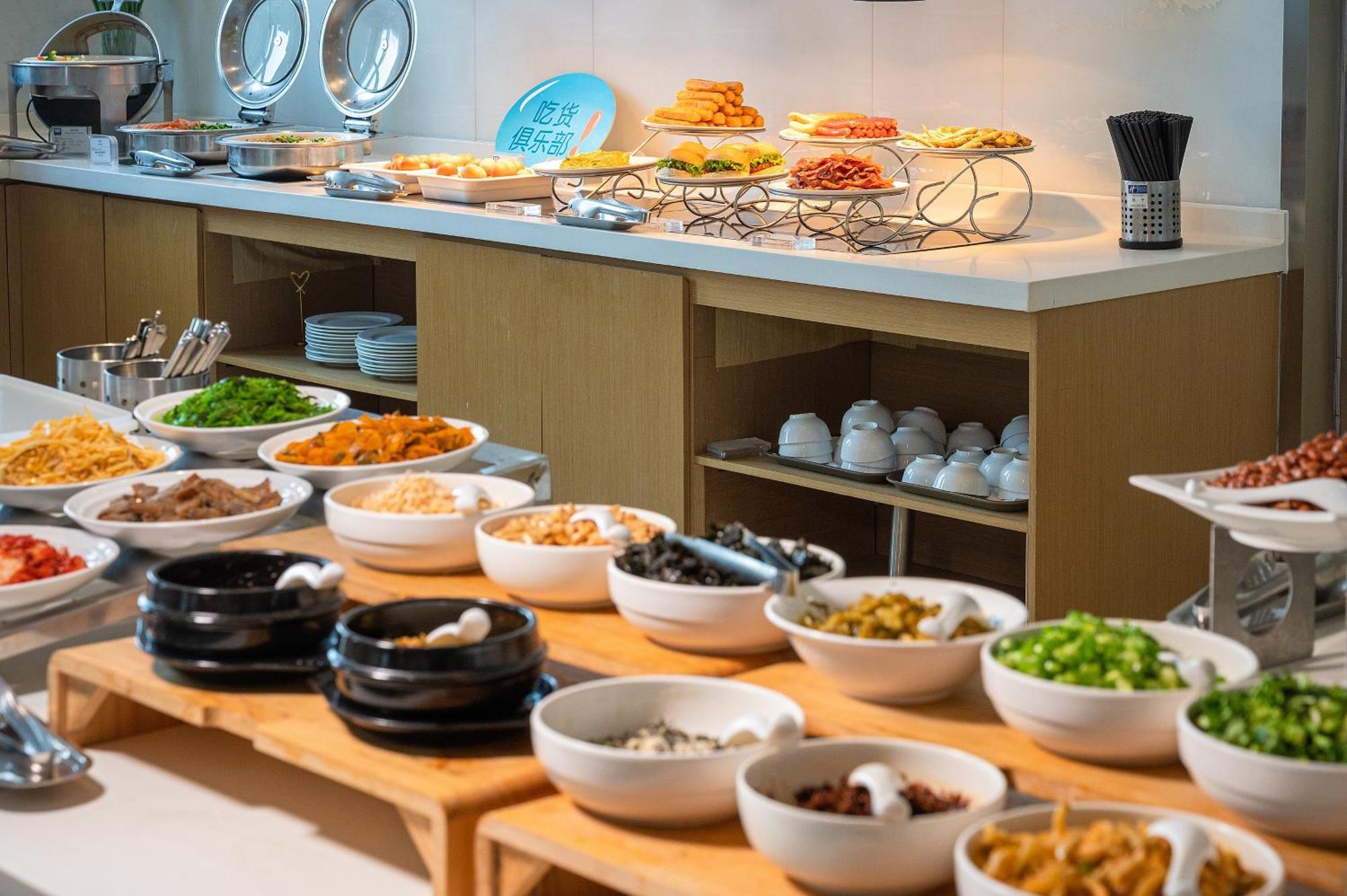 Holiday Inn Express - Qingdao West Coast By Ihg Exterior foto